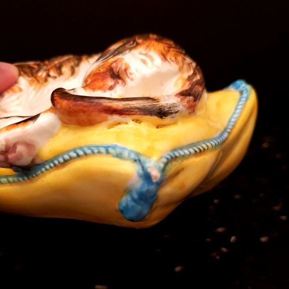 Calico Kitten Cat Sleeping on Pillow Italy Ceramic Vintage - Picture 7 of 13